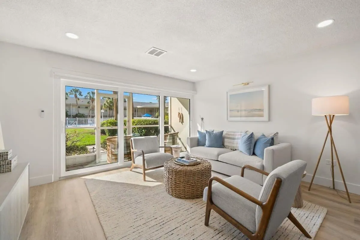 New! Kingston Cabana - Newly Renovated Condo With Pool & Hot Tub, Walk To The Beach! Sarasota Apartment