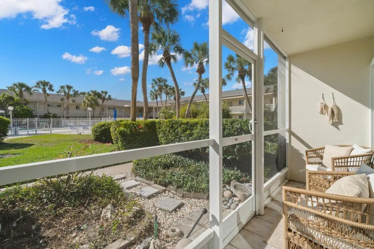 New! Kingston Cabana - Newly Renovated Condo With Pool & Hot Tub, Walk To The Beach! Sarasota 0*,  United States