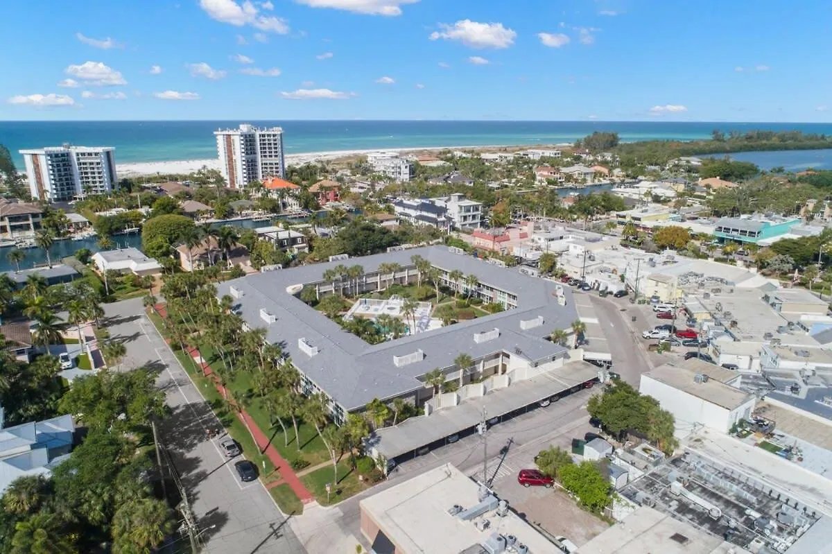 Apartment New! Kingston Cabana - Newly Renovated Condo With Pool & Hot Tub, Walk To The Beach! Sarasota