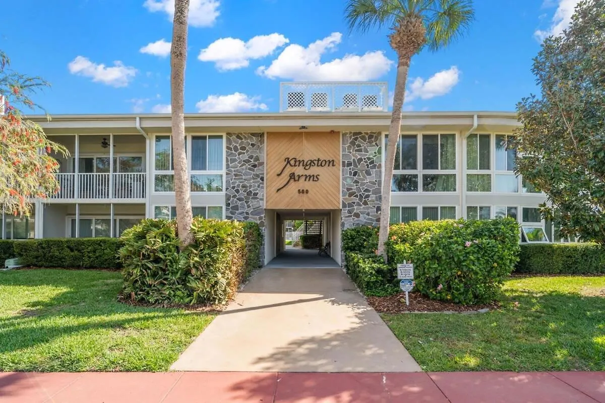 New! Kingston Cabana - Newly Renovated Condo With Pool & Hot Tub, Walk To The Beach! Sarasota Apartment